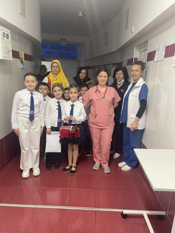 Благородна инициатива на ученици от ОУ &bdquo;Никола Вапцаров&ldquo; в Отделението по педиатрия в разградската болница
